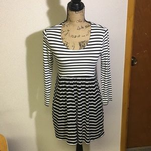 Soma Luxuriously Soft Dress size Small w/pockets